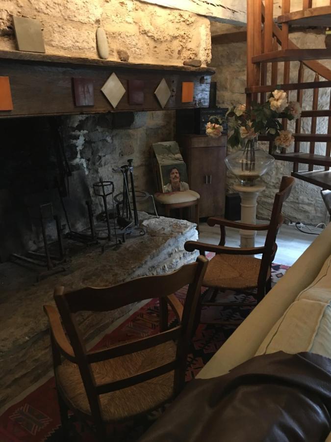 Bed and Breakfast Le Moulin A Huile Vailhourles Exterior foto