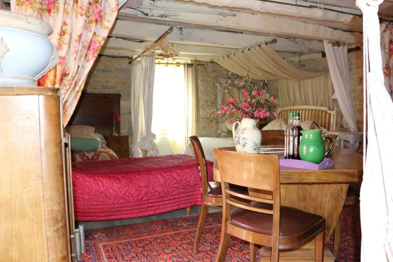 Bed and Breakfast Le Moulin A Huile Vailhourles Exterior foto